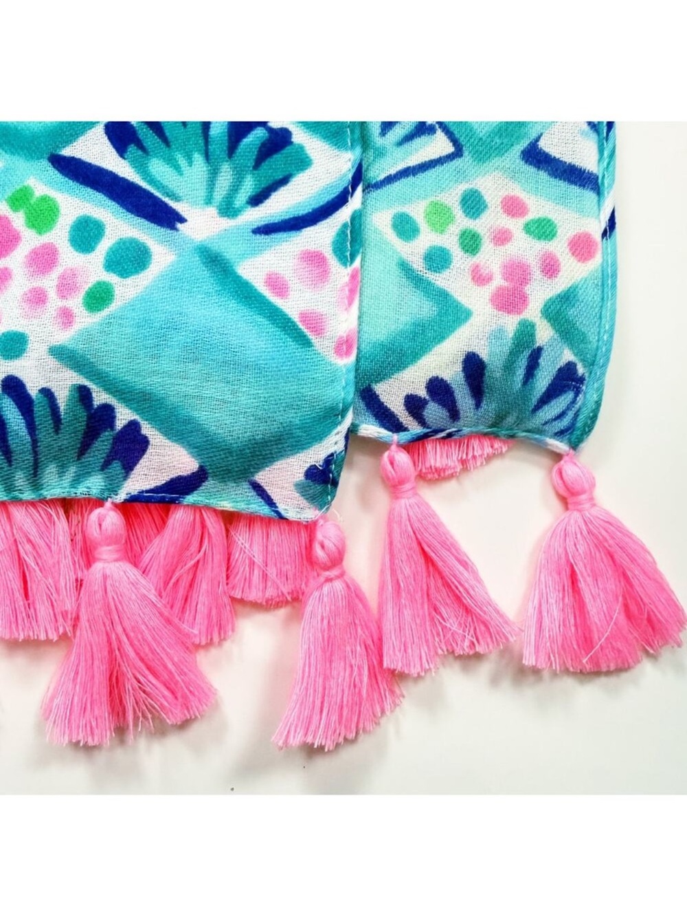 NWT Lilly Pulitzer Resort Scarf Island Escaped Engineered OS 40”x74” MSRP $58 - Picture 2 of 6